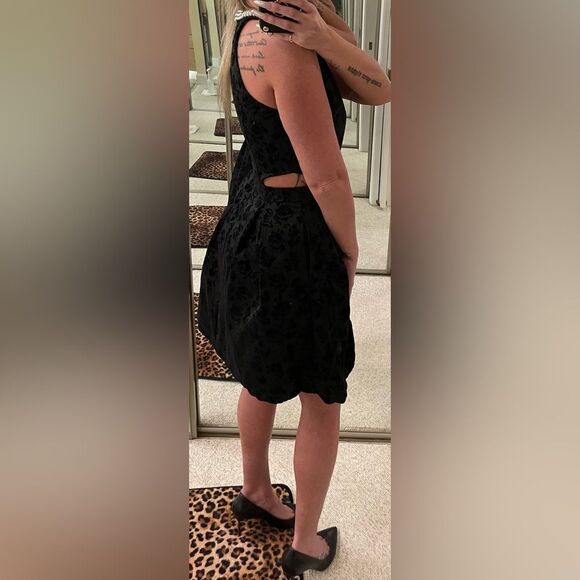 FRANCESCAS cocktail dress with flower detail. Size medium - Picture 3 of 11